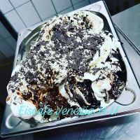 Eiscreme "Schoko-Monster" mit heller und dunkler Schokolade Eiscreme "Schoko-Monster" mit heller und dunkler Schokolade
