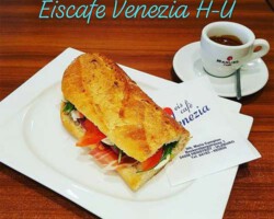 Frühstück/Colazione Ciabatta Parma-Schinken, Mozarella und Espresso