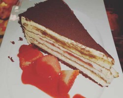 Tiramisú mit Erdbeeren